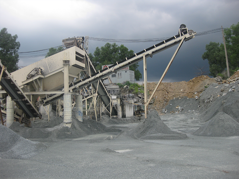 四川成都时产300-350吨花岗岩破碎生产线